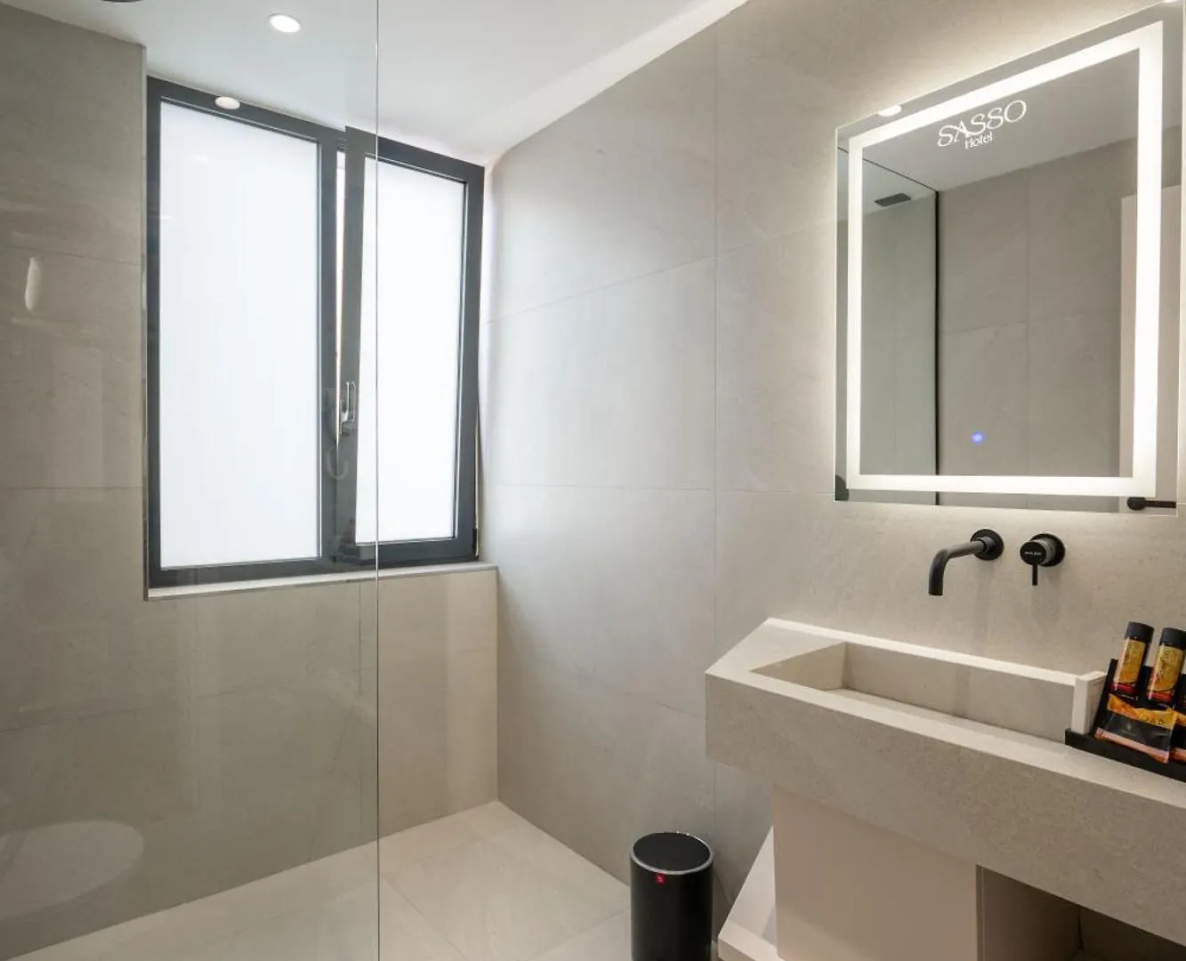 Sasso Hotel Wlora
