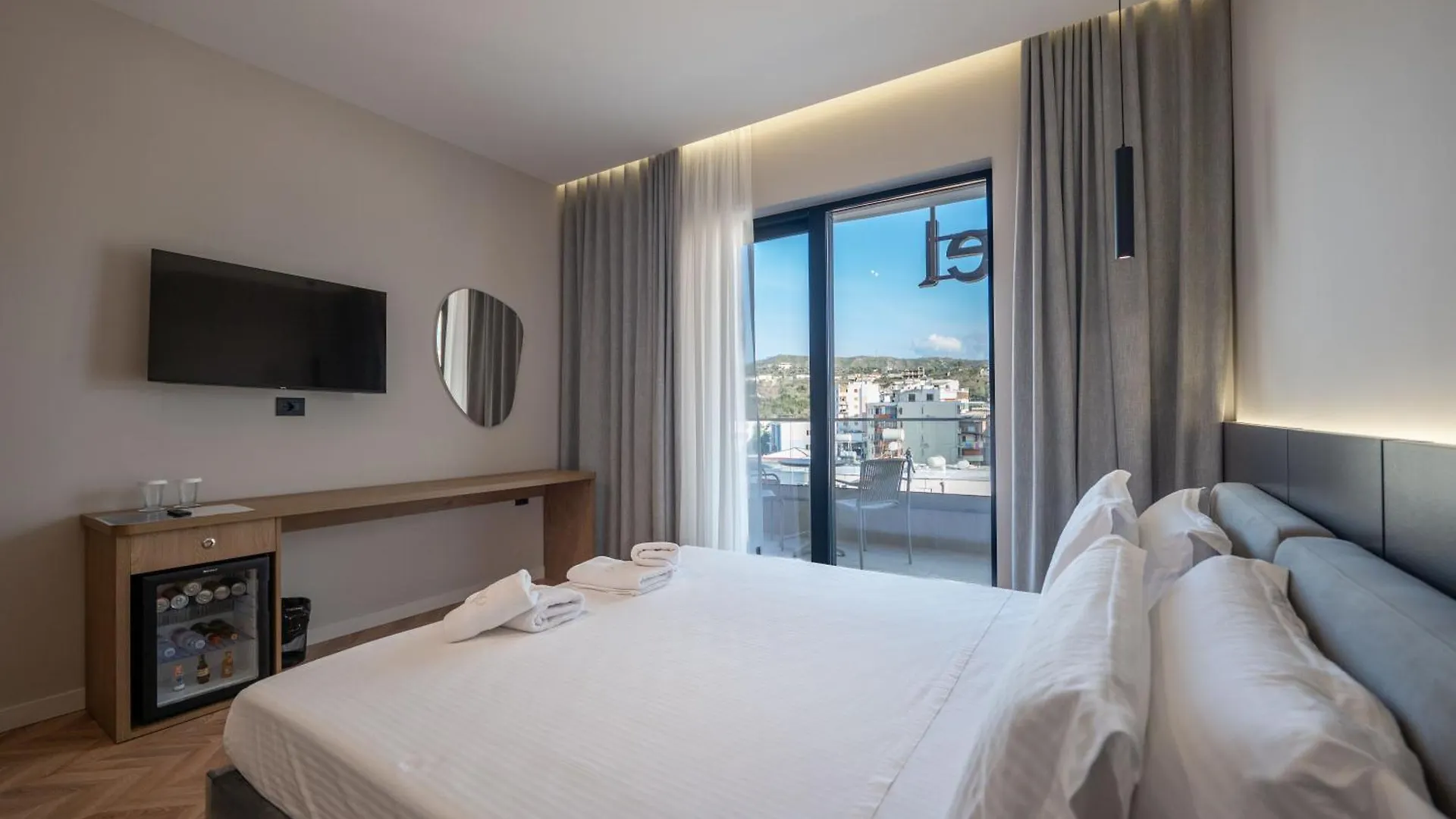 Sasso Hotel Wlora