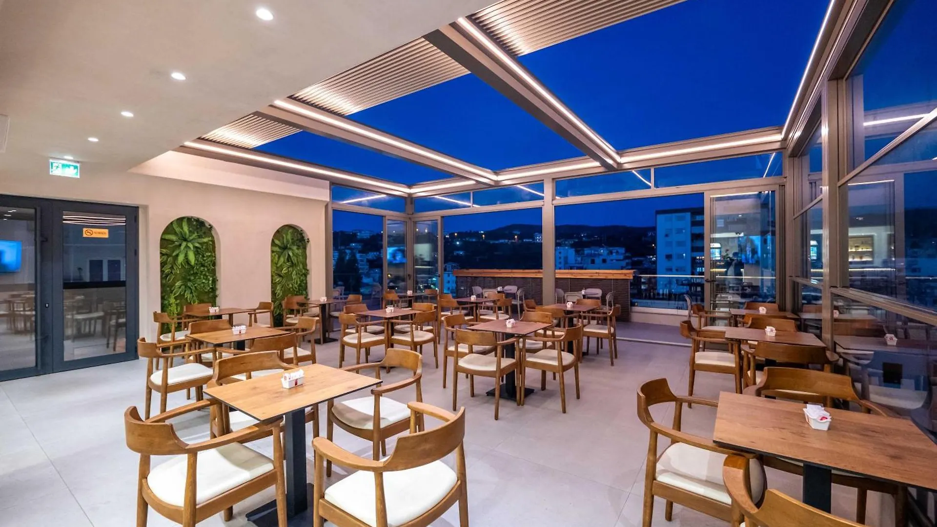 Sasso Hotel Wlora 4*,
