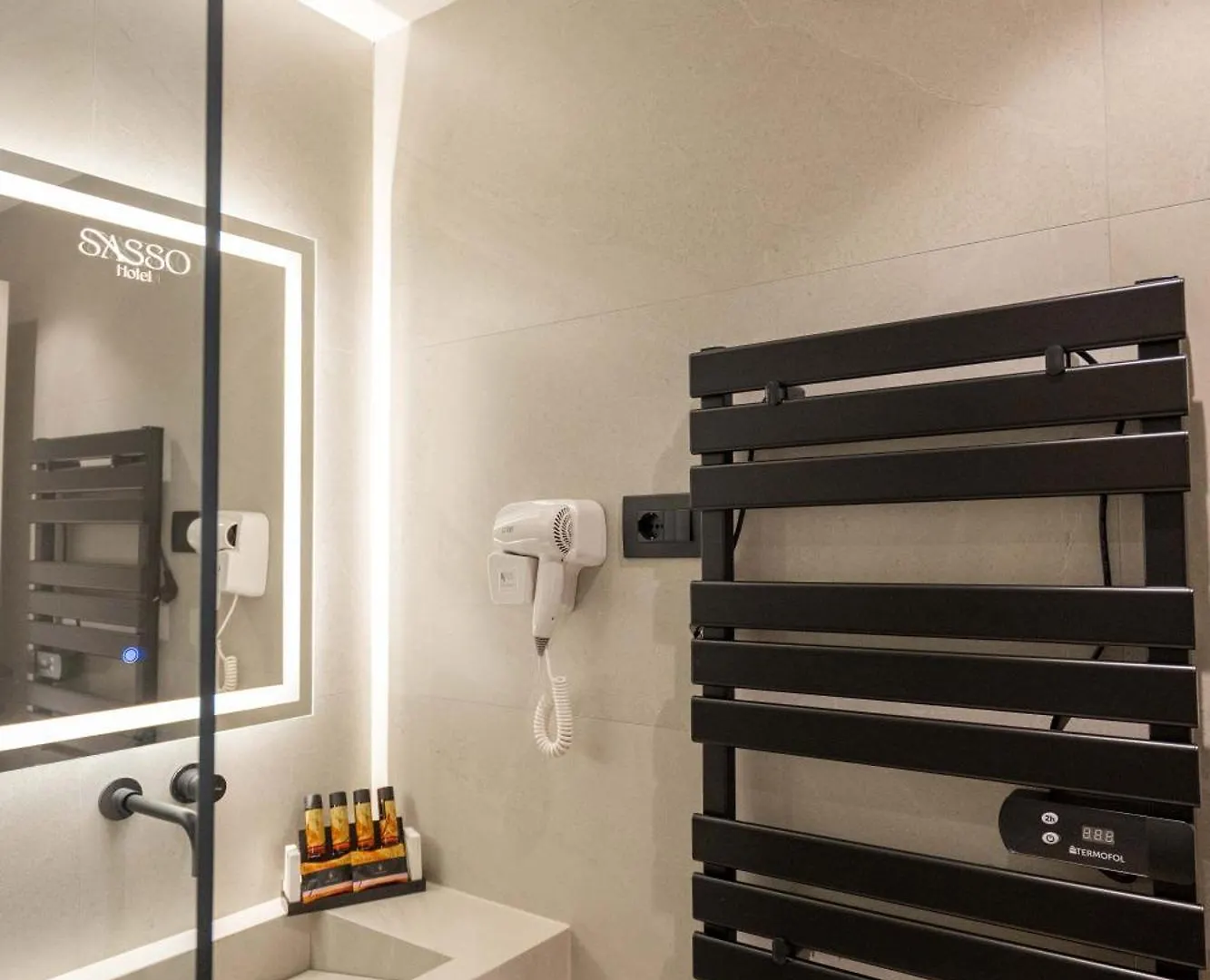 Sasso Hotel Vlorë 4*,
