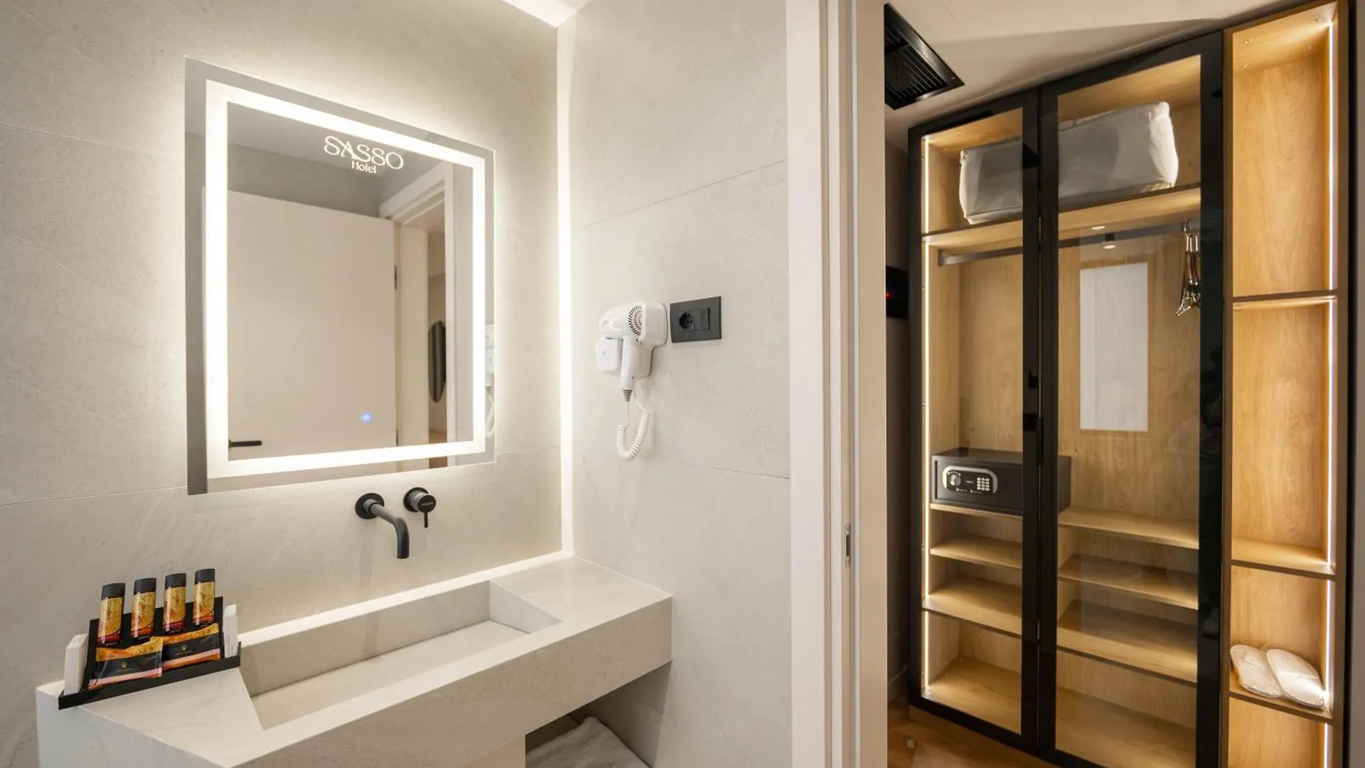 Sasso Hotel Wlora 4*,  Albania