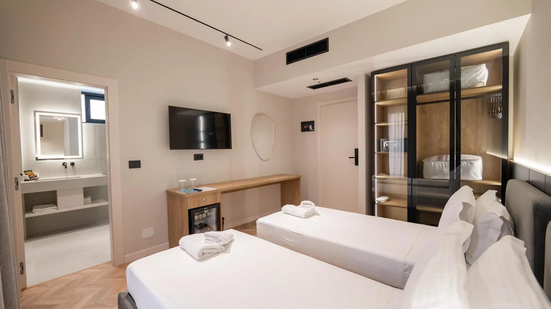 Sasso Hotel Wlora