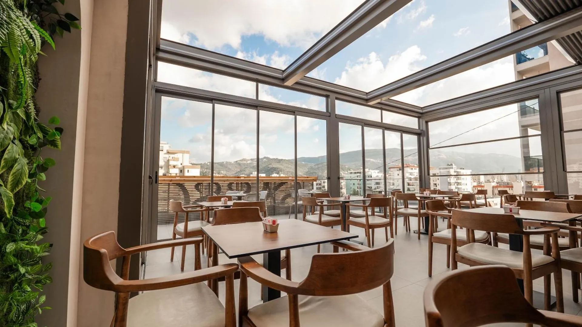 Sasso Hotel Wlora