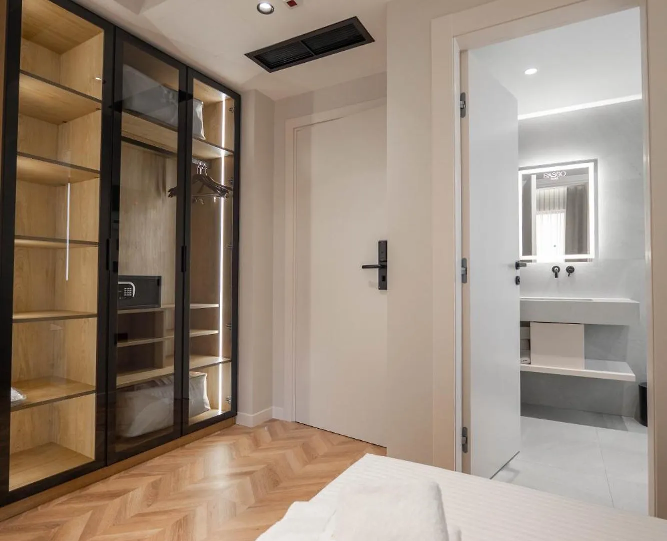 Sasso Hotel Wlora