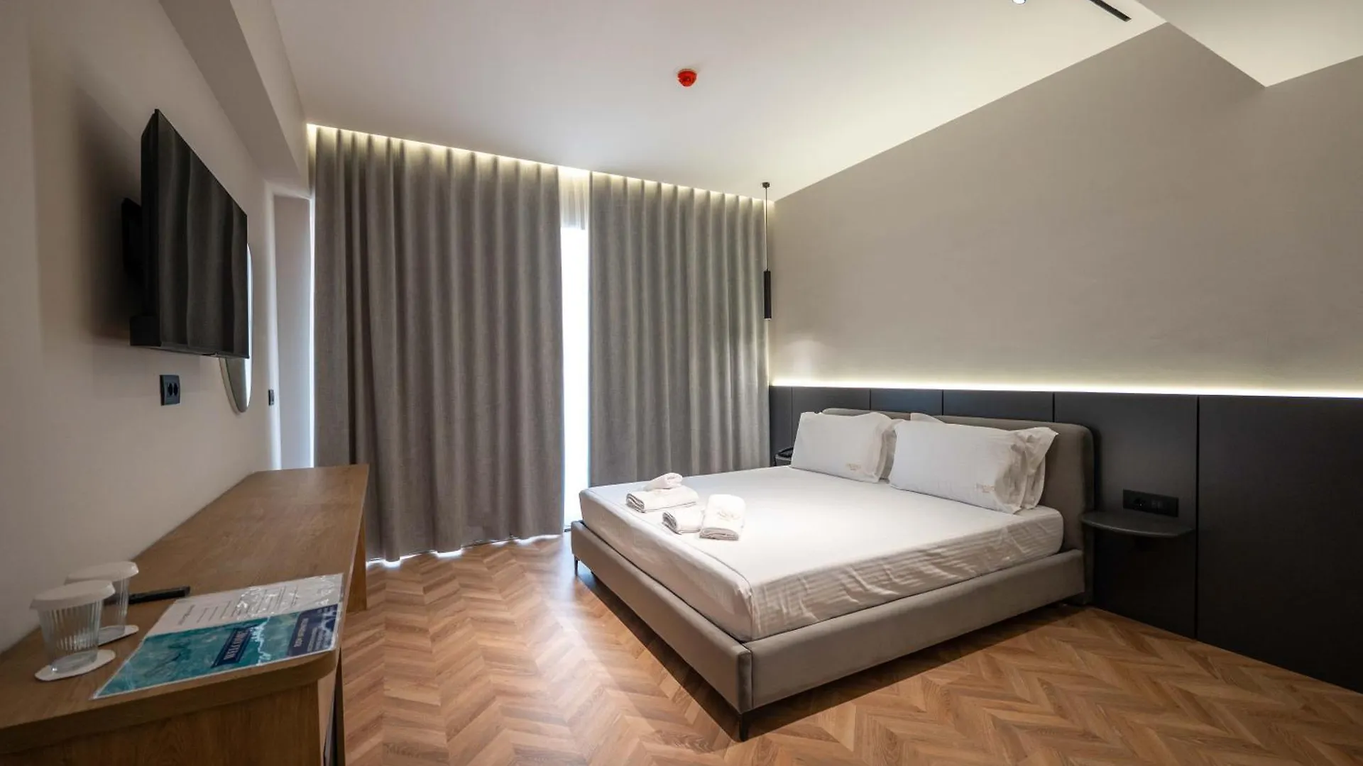Sasso Hotel Wlora 4*,